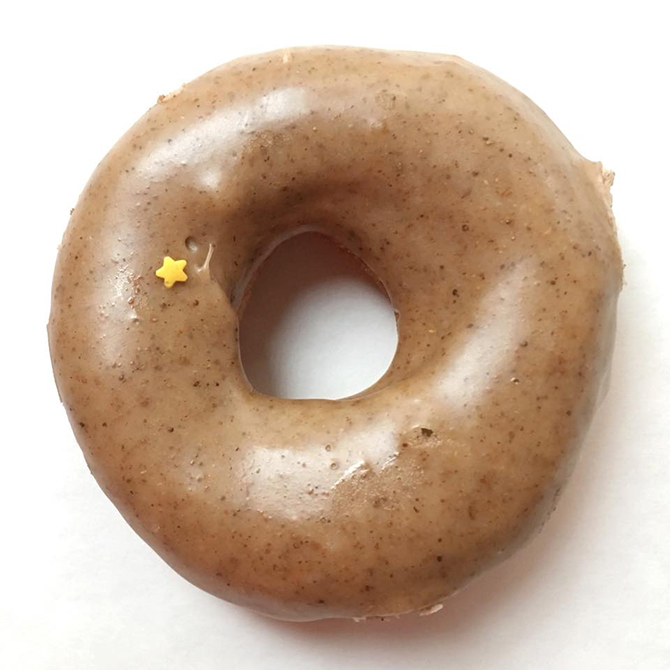 Le donut de la semaine: fourré poire, glaçage cannelle !